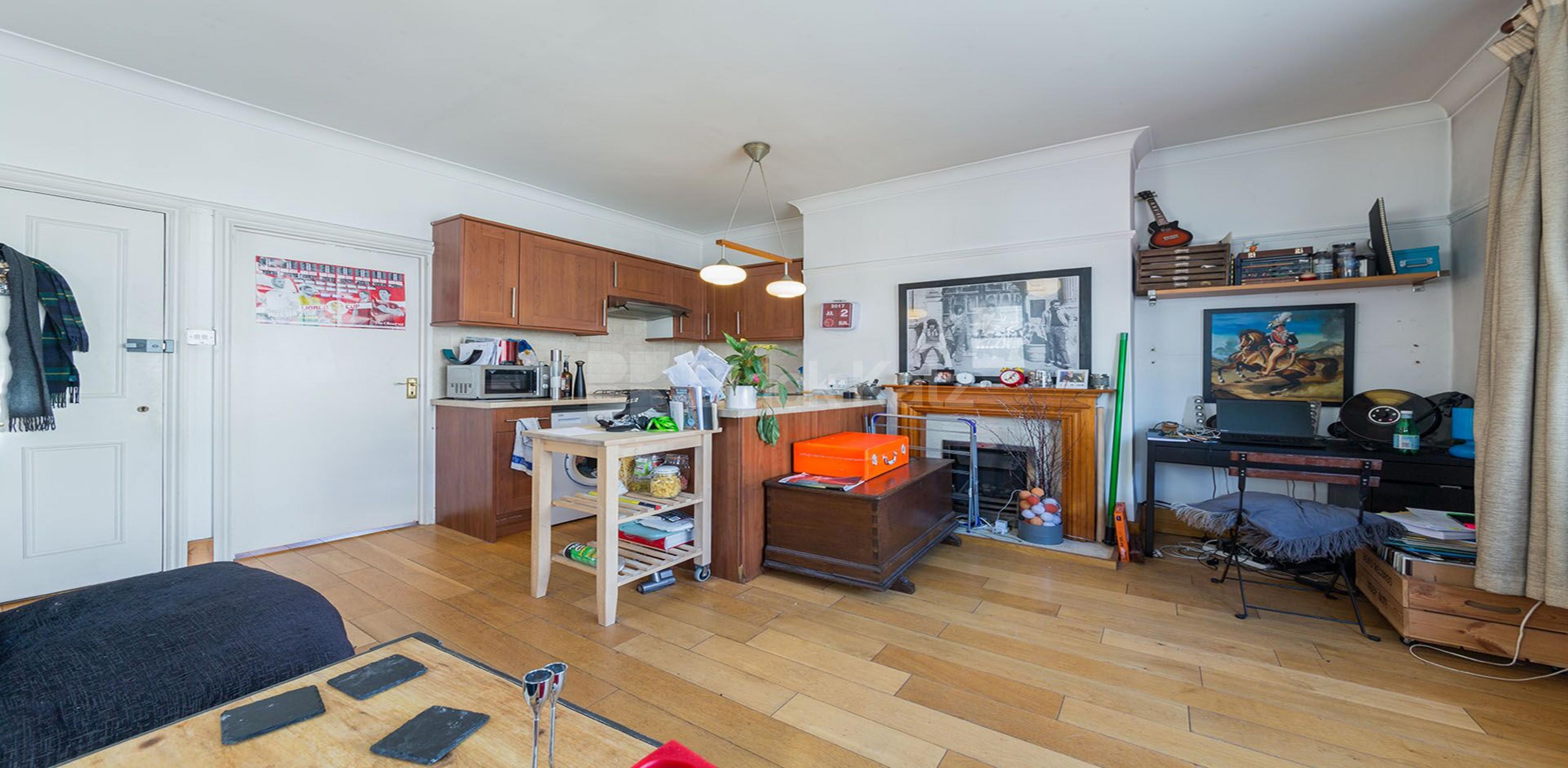 			INCLUDES COUNCIL TAX, 1 Bedroom, 1 bath, 1 reception Flat			 Broadway Parade, Crouch End N8